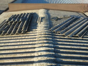 Bonifica amianto a Fossano: lastre di copertura contenenti amianto