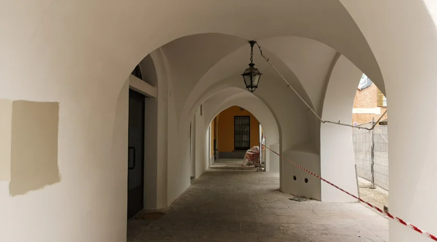 restauro di portico antico sito a Fossano